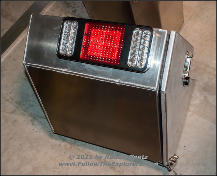 Unimog U1550 right rear storage box Unimog U1550 right rear storage box