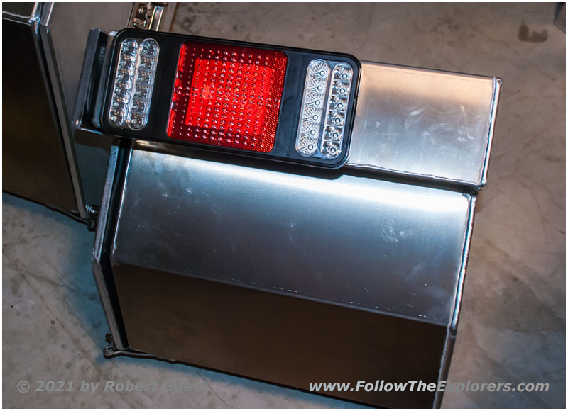 Unimog U1550 left rear storage box Unimog U1550 left rear storage box