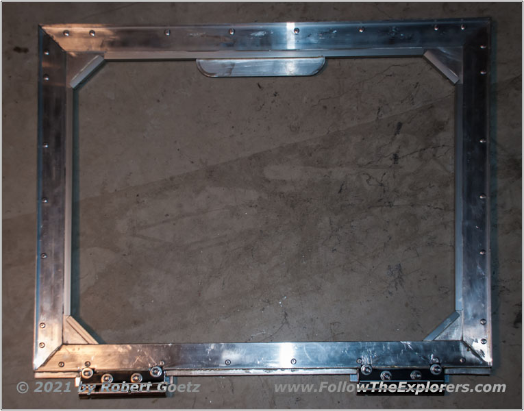 Unimog U1550 roof window carrier Unimog U1550 roof window carrier