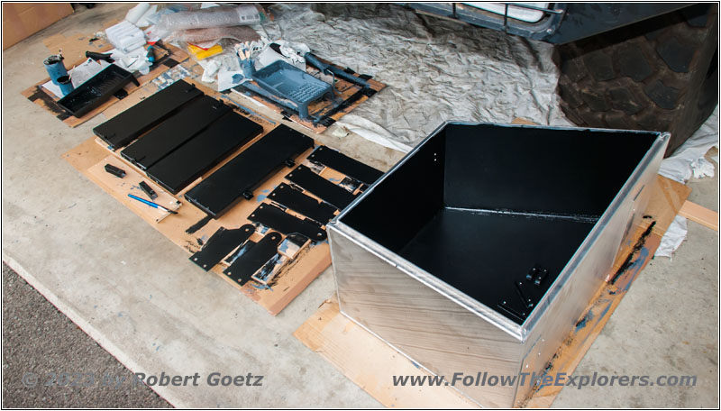 Unimog U1550 storage box and entrance stairs painted Unimog U1550 storage box and entrance stairs painted