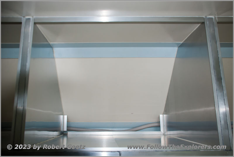 Shelter rear storage middle Shelter rear storage middle