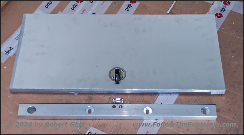 Shelter water tank mount/storage lid Shelter water tank mount/storage lid