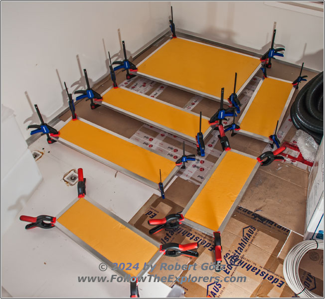 Shelter drawer above water tank Shelter drawer above water tank