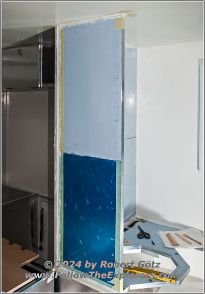 Shelter separation wall restroom and aisle Shelter separation wall restroom and aisle