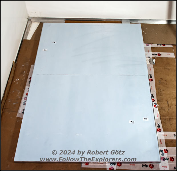 Shelter separation wall bathroom and bed area Shelter separation wall bathroom and bed area