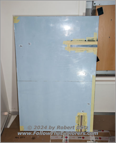 Shelter separation wall bathroom and bed area Shelter separation wall bathroom and bed area