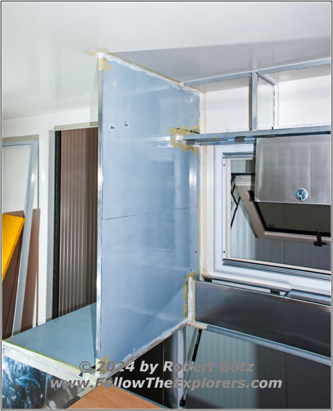 Shelter separation wall bathroom and bed area Shelter separation wall bathroom and bed area