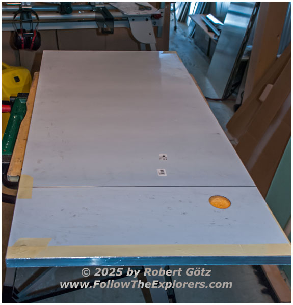 Shelter separation wall bathroom and aisle Shelter separation wall bathroom and aisle