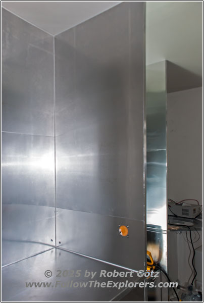 Shelter separation wall bathroom and aisle Shelter separation wall bathroom and aisle