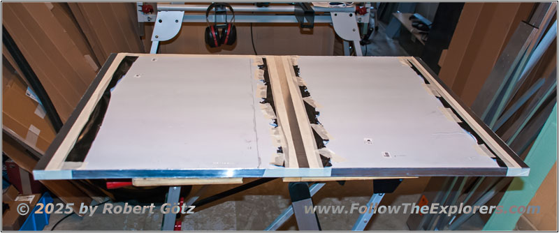 Shelter pedestal floor seating Shelter pedestal floor seating