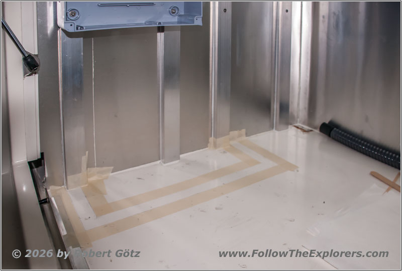 Shelter urine tank mount Shelter urine tank mount