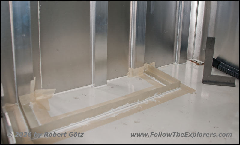 Shelter urine tank mount Shelter urine tank mount