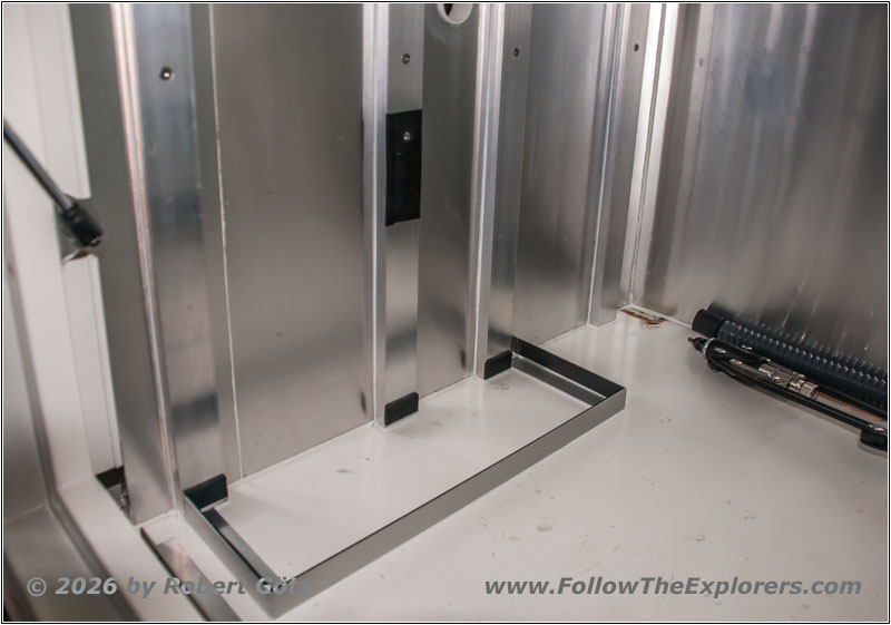 Shelter urine tank mount Shelter urine tank mount