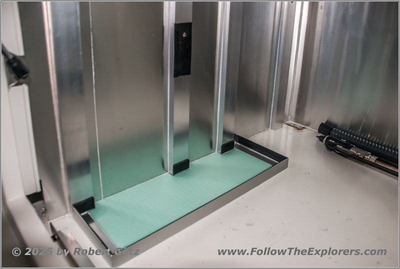 Shelter urine tank mount Shelter urine tank mount