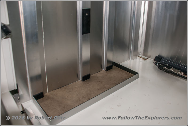 Shelter urine tank mount Shelter urine tank mount