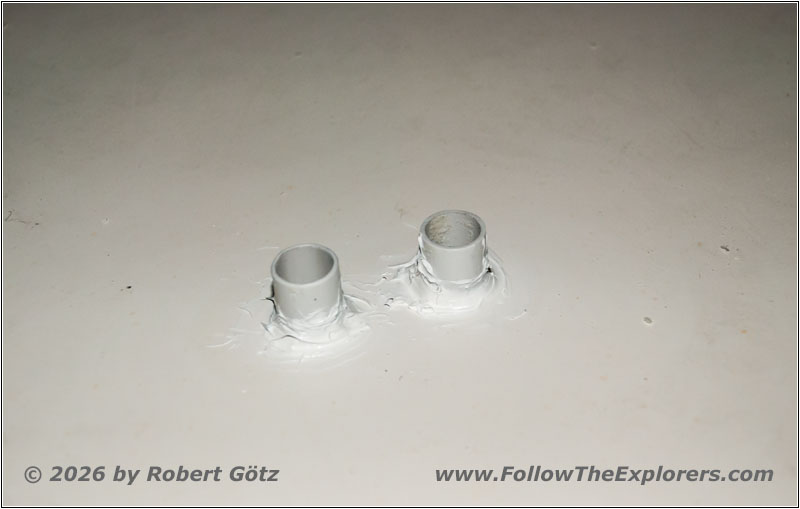 Shelter restroom roof cable duct Shelter restroom roof cable duct