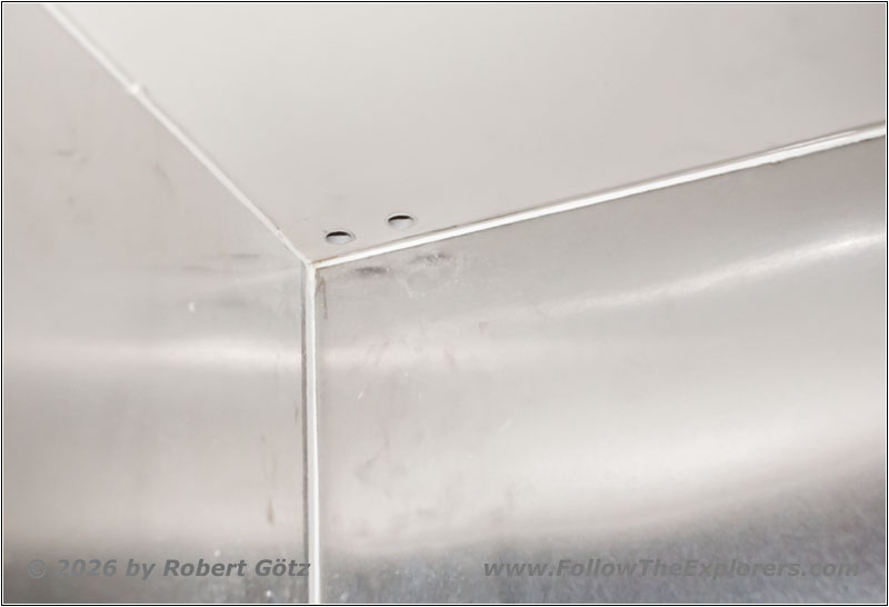 Shelter restroom roof cable duct Shelter restroom roof cable duct