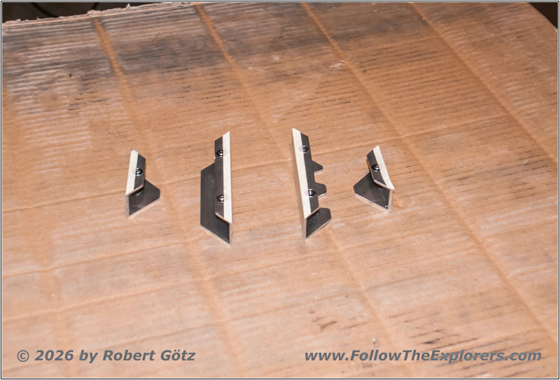 Shelter roof cable duct cover Shelter roof cable duct cover