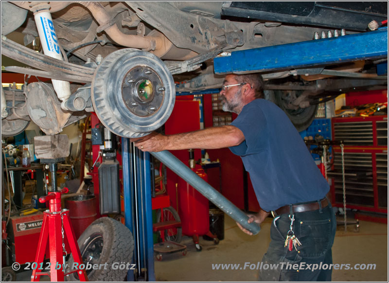 Biggi fixing the Driveline Biggi fixing the Driveline