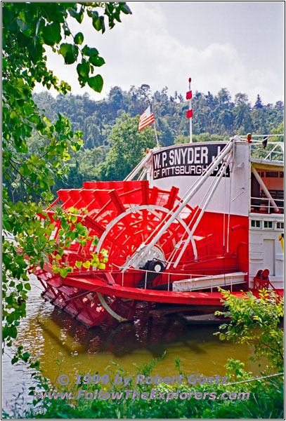 Sternwheeler W.P. Snyder