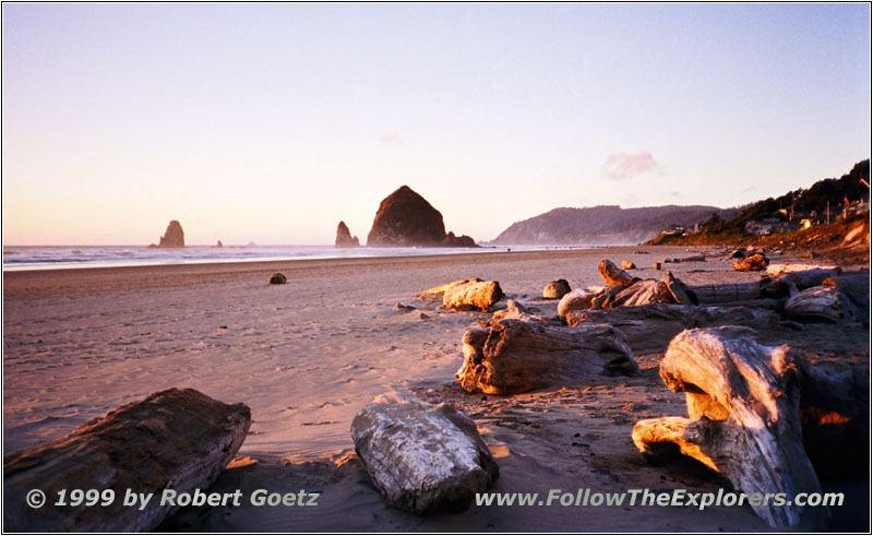 Sonnenuntergang Haystack Rock, Cannon Beach, Oregon