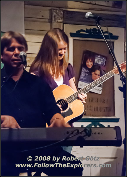 Chris, Kate, Crossroads Coffeehouse, Winnsboro, TX Chris, Kate, Crossroads Coffeehouse, Winnsboro, TX