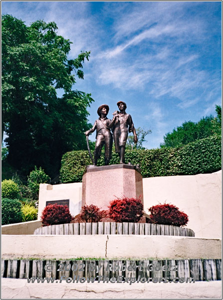Tom Sawyer & Huckleberry Finn Statue, Cardiff Hill, Hannibal, MO Tom Sawyer & Huckleberry Finn Statue, Cardiff Hill, Hannibal, MO